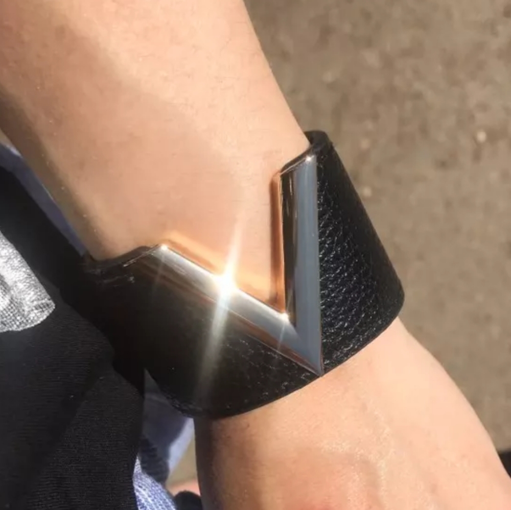 Fashion  "V" Cuff/Bracelet